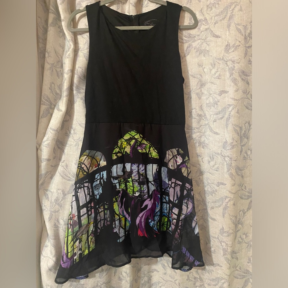 Disney Maleficent dress Sz:Medim GUC.